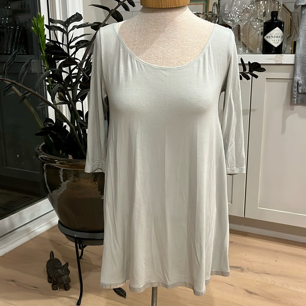 EUC Sarah Pacini grey tunic length long sleeve jersey with silver seam accents